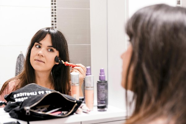 Routine Capillaire : Comment Hydrater Vos Cheveux et Dire Adieu à la Sécheresse | Guide Ultime